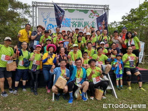 第七屆的2019鹿野馬拉松賽，30日在台東縣鹿野鄉登場，計有1500位選手報名參與，世新大學社會服務團校外團友會由指導老師何其慧率150位伙伴共襄盛舉。（圖／2019鹿野馬拉松賽主辦單位提供）