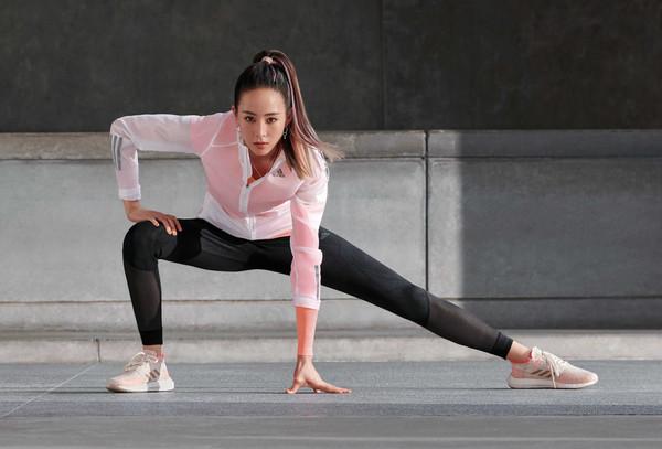 ▲adidas推出最新春夏女子運動訓練裝備，代言人張鈞甯搶先演繹系列商品。（圖／品牌提供）