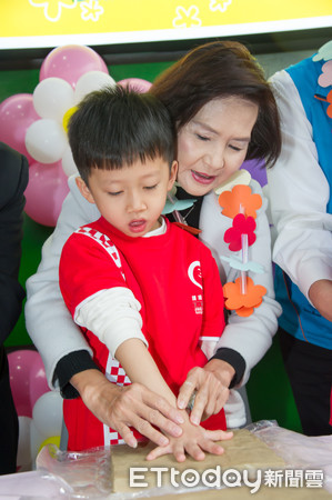 ▲▼宜蘭林姿妙縣長，1日上午與宜蘭光復非營利幼兒園幼兒們提前歡慶兒童節。（圖／記者游芳男翻攝，下同）