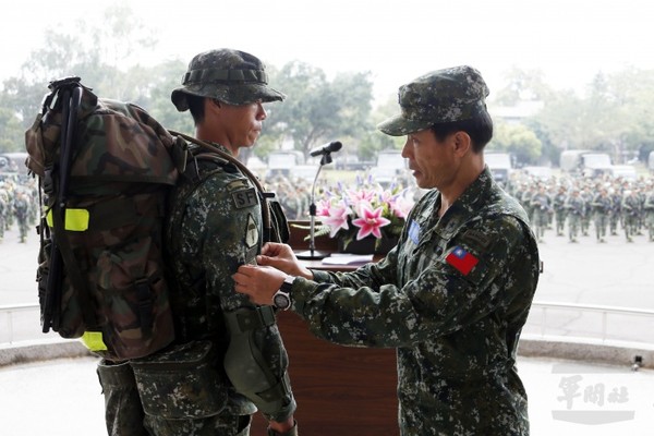 特戰濱海鎮城要地行軍結訓　邀請家屬見證榮耀