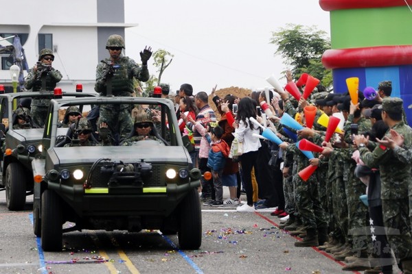 特戰濱海鎮城要地行軍結訓　邀請家屬見證榮耀