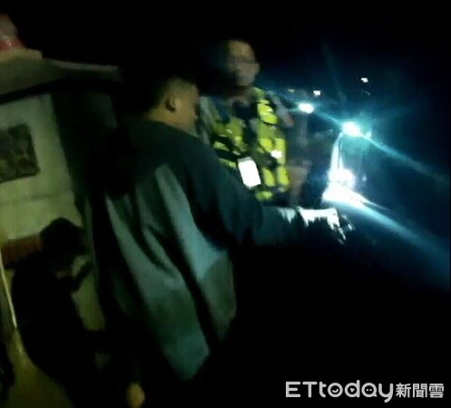 ▲▼ 土地公廟前吸毒，屏警查獲             。（圖／記者陳崑福翻攝）