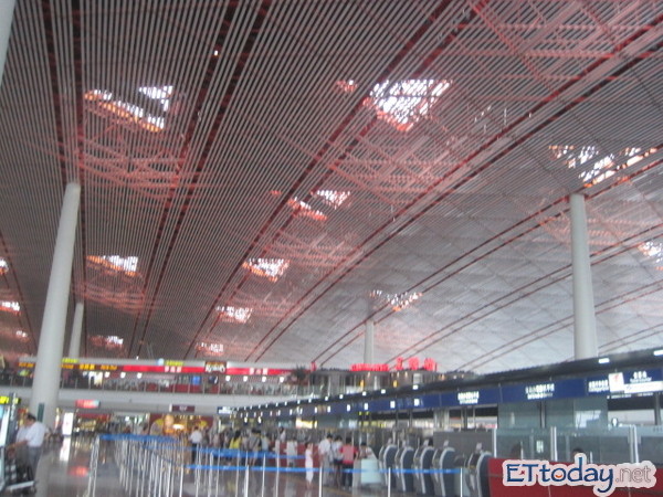 北京的首都機場的規模相當大。（圖／記者譚志東攝）