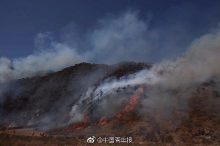 ▲四川,森林大火。（圖／翻攝自微博@中國青年報）