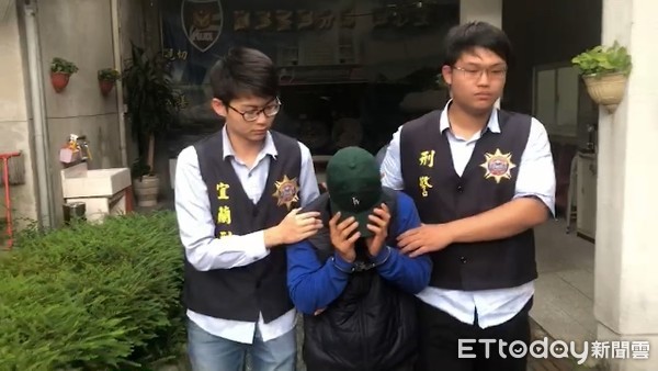 ▲▼宜蘭黃姓竊嫌，3月中旬起多次將停於海邊的車輛車窗擊破，竊取車內財物，2日晚黃嫌開著懸掛失竊車牌的自小客（下圖），遭警方盯上被逮並移送偵辦。（圖／記者游芳男翻攝，下同）