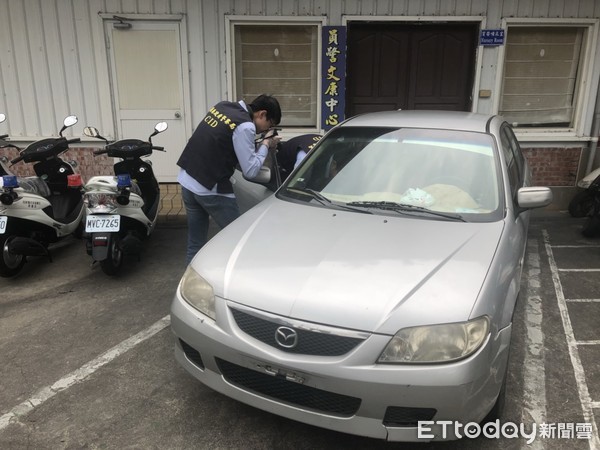 ▲▼宜蘭黃姓竊嫌，3月中旬起多次將停於海邊的車輛車窗擊破，竊取車內財物，2日晚黃嫌開著懸掛失竊車牌的自小客（下圖），遭警方盯上被逮並移送偵辦。（圖／記者游芳男翻攝，下同）
