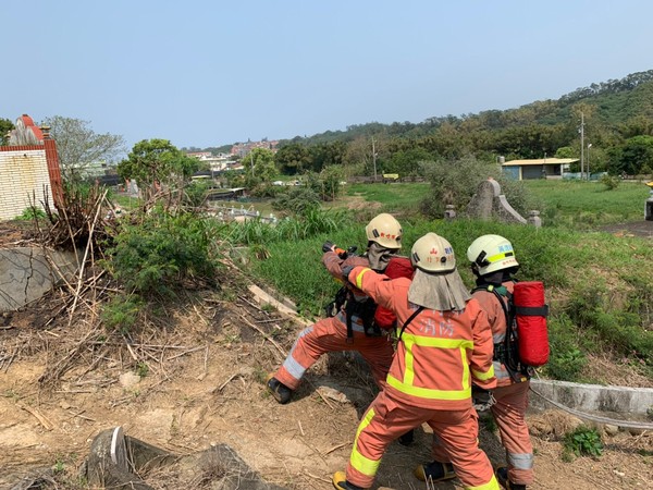 ▲掃墓燒雜草恐引山林火災　消防局籲「4不2記得」。（圖／新竹市消防局提供）