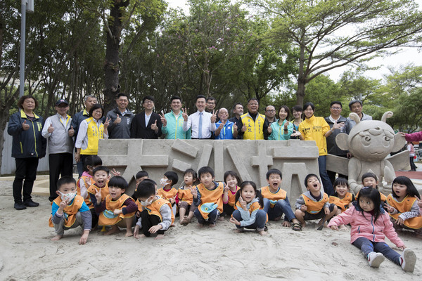 ▼最棒兒童節禮物！北台灣最長　新竹公園大沙坑啟用。（圖／新竹市政府提供）