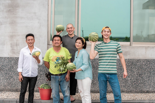 ▲▼ 蔡明亮李康生驚喜現身宜蘭探班。（圖／公視提供）