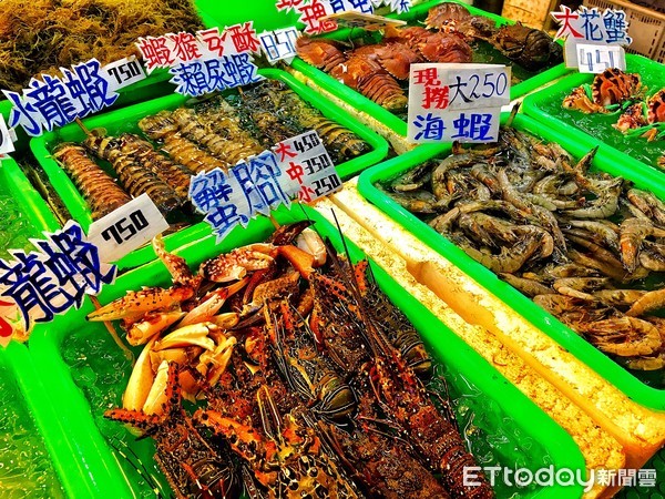 ▲ 石門「富基魚市」清明連假 消費滿3000抽石斑魚、龍蝦。（圖／記者郭世賢攝）