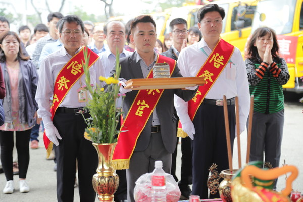 ▲▼ 嘉義縣清明紙錢集運淨車儀式，今年恭請新港奉天宮媽祖坐鎮。（圖／嘉義縣政府，下同）