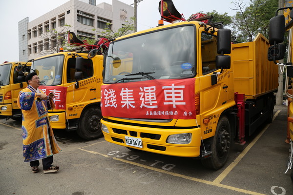 ▲▼ 嘉義縣清明紙錢集運淨車儀式，今年恭請新港奉天宮媽祖坐鎮。（圖／嘉義縣政府，下同）