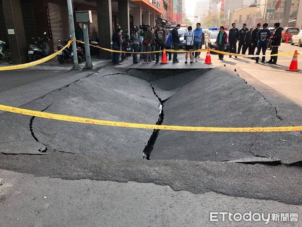 ▲鹽埕區大仁路下水道工程 。（圖／記者洪靖宜攝）