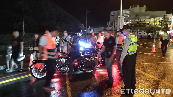 ▲▼屏東取締超跑哈雷車違規。（圖／記者陳崑福翻攝）