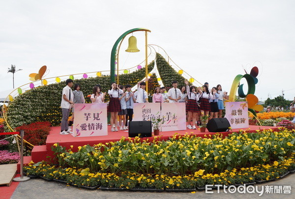 ▲2019桃園彩芋季「閃閃花現日」，10所高校生青春熱舞快閃。（圖／記者楊淑媛攝）