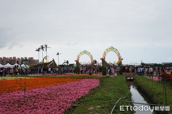 ▲2019桃園彩芋季「閃閃花現日」，10所高校生青春熱舞快閃。（圖／記者楊淑媛攝）