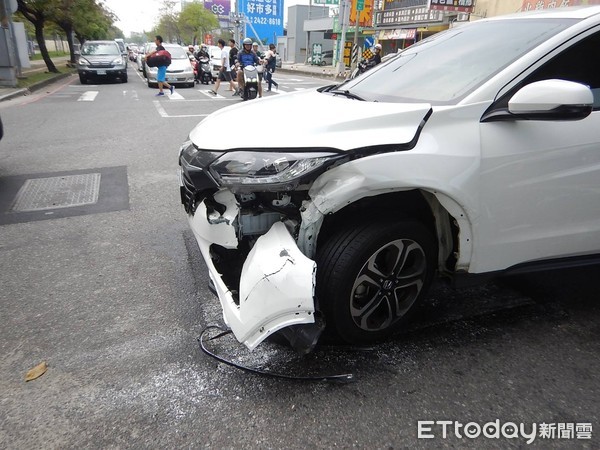 ▲國產休旅車與「海神」正面對決，車主嚇傻腿軟。（圖／記者李忠憲翻攝）