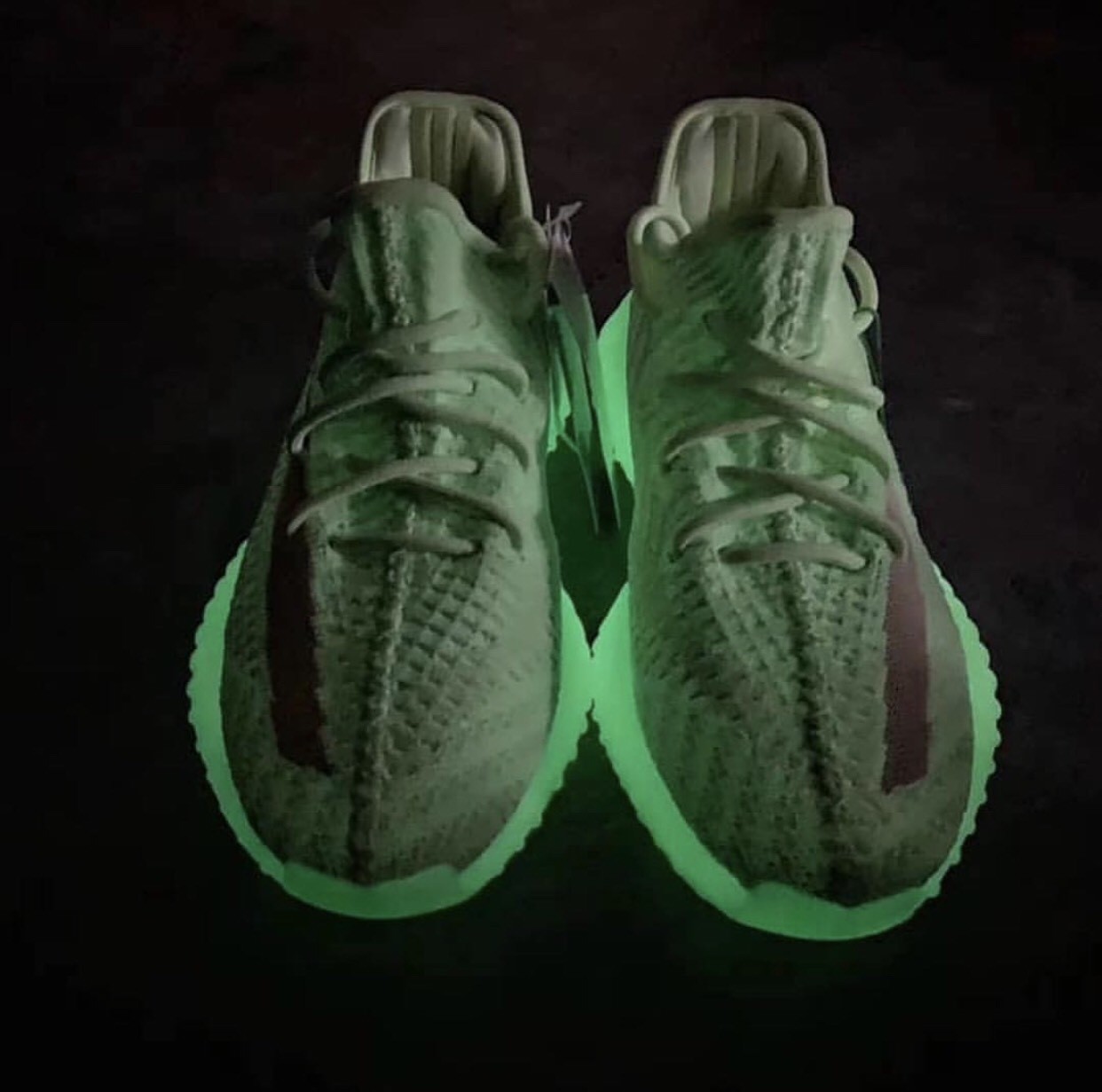 2019年是阿迪达斯的天下！全黑、经典配色YEEZY BOOST 350 V2都将回归