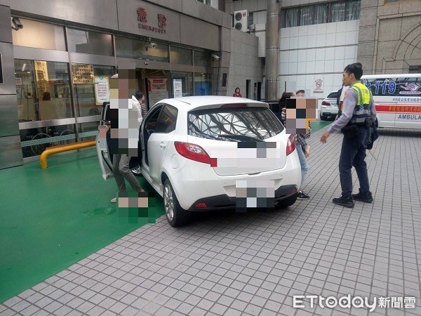 ▲▼員警協助家屬疾駛開道，順利將病童送往醫院急診。（圖／蘆竹警分局提供）