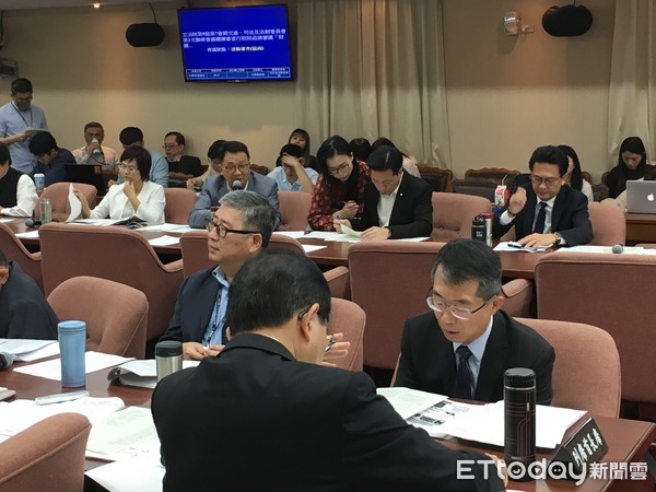 ▲▼交通委員會審查。（圖／陳歐珀辦公室提供）