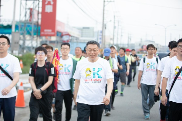 ▲▼台北市長柯文哲參加大甲媽祖遶境。（圖／柯粉俱樂部提供）