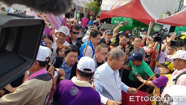 ▲大甲媽祖到彰化遲到3小時，現場一團亂。（圖／記者唐詠絮攝）