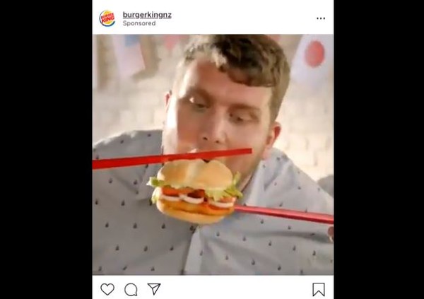 ▲▼漢堡王拍攝用「筷子」吃越南口味漢堡的廣告，遭批「辱華」。（圖／翻攝自Twitter／@mariahmocarey）