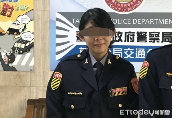 ▲▼ 女警曾經熱心協助清理馬路掉落物，今卻因熱心替人保養槍枝吃子彈受罰。（圖／記者邱中岳翻攝）