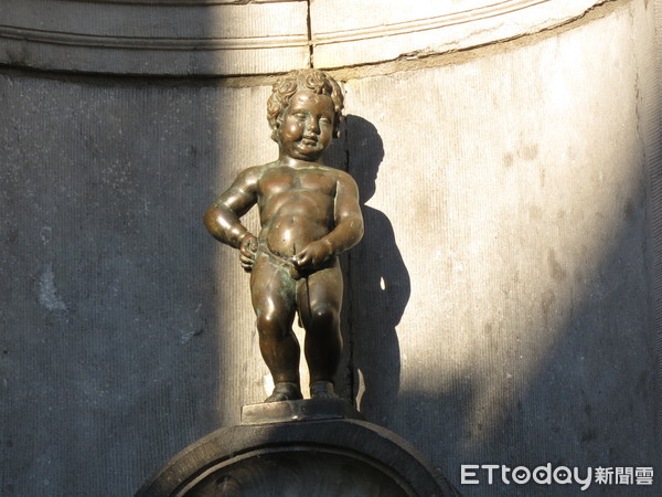 ▲▼比利時布魯塞爾著名銅像地標「尿尿小童」（Manneken Pis），以充滿童趣的模樣聞名於世。（圖／記者譚志東攝）