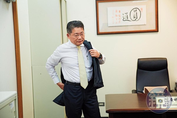 黃明福當時是三重警分局偵查隊副隊長，靠著他的苦勸才讓黃麟凱坦承犯行。