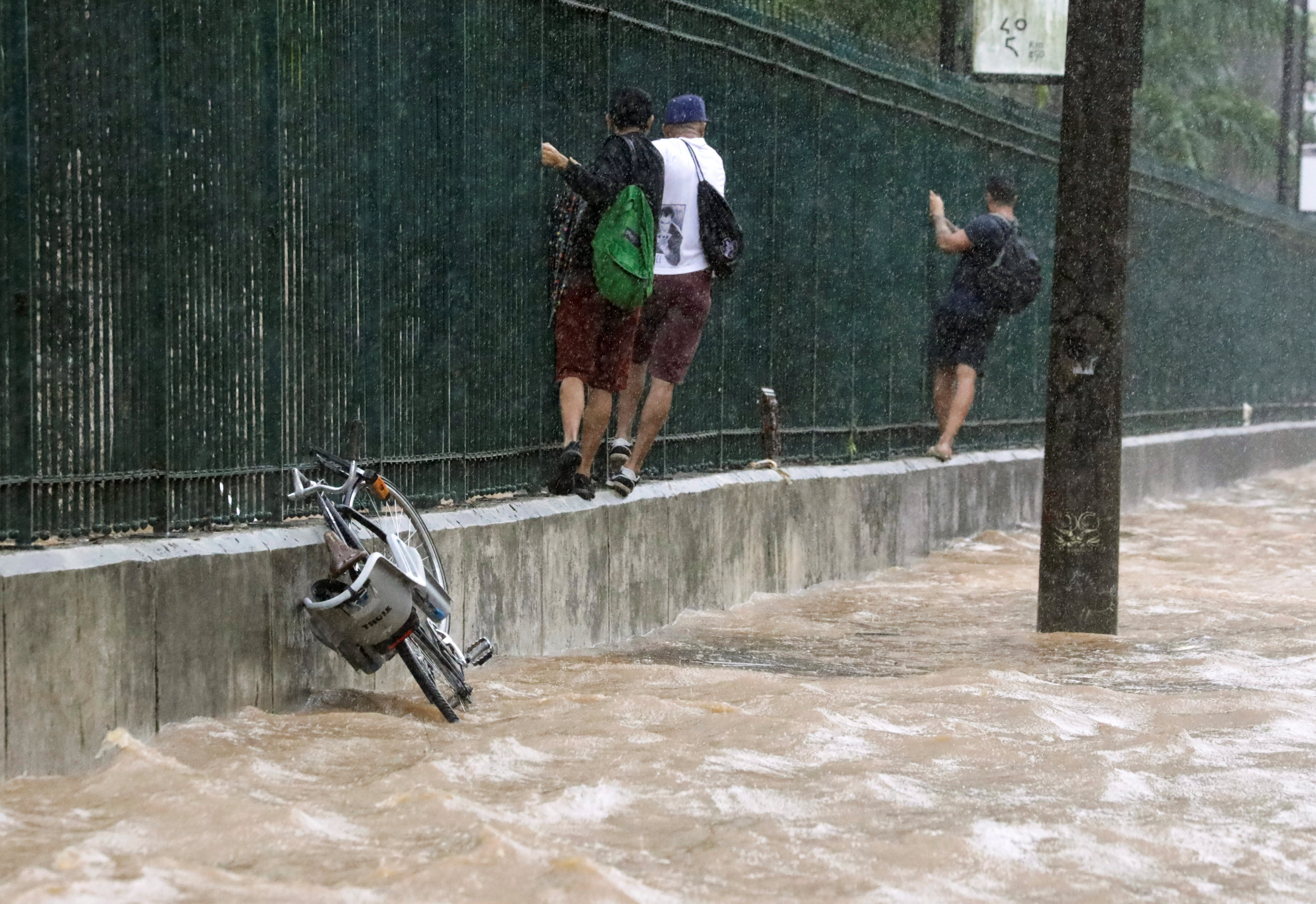 ▲▼巴西里約暴雨成災土石流肆虐。（圖／路透社）
