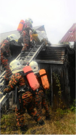 ▲▼馬來西亞華裔男子林秀強上樓修補屋頂後失聯3日，家人看到手臂懸掛下來才發現林男死在屋頂上。（圖／翻攝自《中國報》）