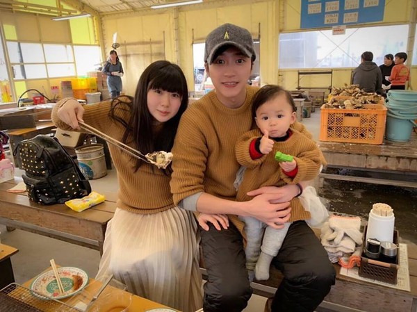 ▲江宏傑曬小小愛索吻影片。（圖／翻攝自Facebook／江宏傑）