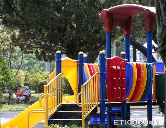 ▲▼公園兒童遊樂設施 、鞦韆、溜滑梯、公共安全 。（圖／記者屠惠剛攝）