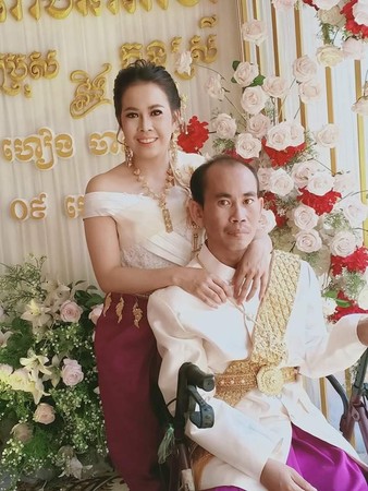 ▲▼柬埔寨男子娶親妹妹，真相曝光讓網友好心疼。（圖／翻攝自FB／Sopha Len）