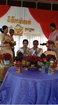 ▲▼柬埔寨男子娶親妹妹，真相曝光讓網友好心疼。（圖／翻攝自FB／Sopha Len）