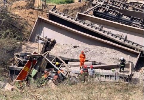 ▲▼中鋁貨運火車脫軌釀4死。（圖／翻攝自微博）