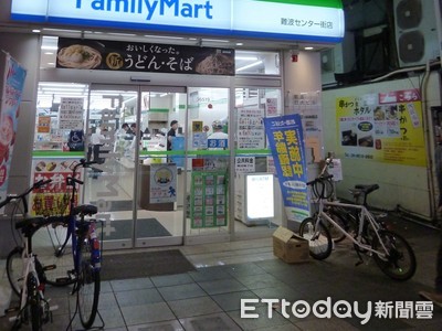 89歲翁持刀搶超商！74歲女店員拿「掃帚狂打」…結局曝光網悲傷