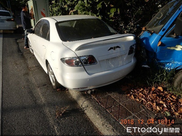 ▲▼廢棄車輛不依規定回收除了影響市容、占據停車位外，甚至漏油等對環境造成污染。（圖／台東縣政府提供，下同一）