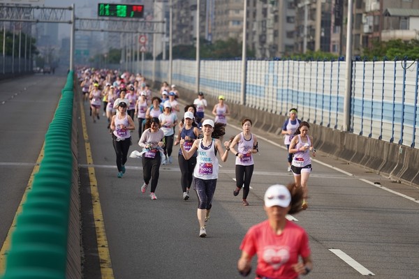 ▲▼  2019 Taishin Women Run Taipei           。(中華民國路跑協會提供)