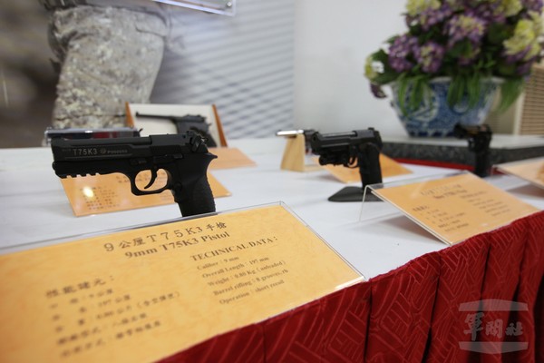 軍備局研改國造T75K3手槍　提升武器效能。（圖／軍聞社）