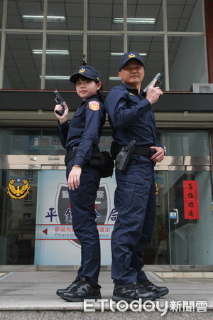 ▲新式警察制服換新在即，桃警壓力測試「沒問題」