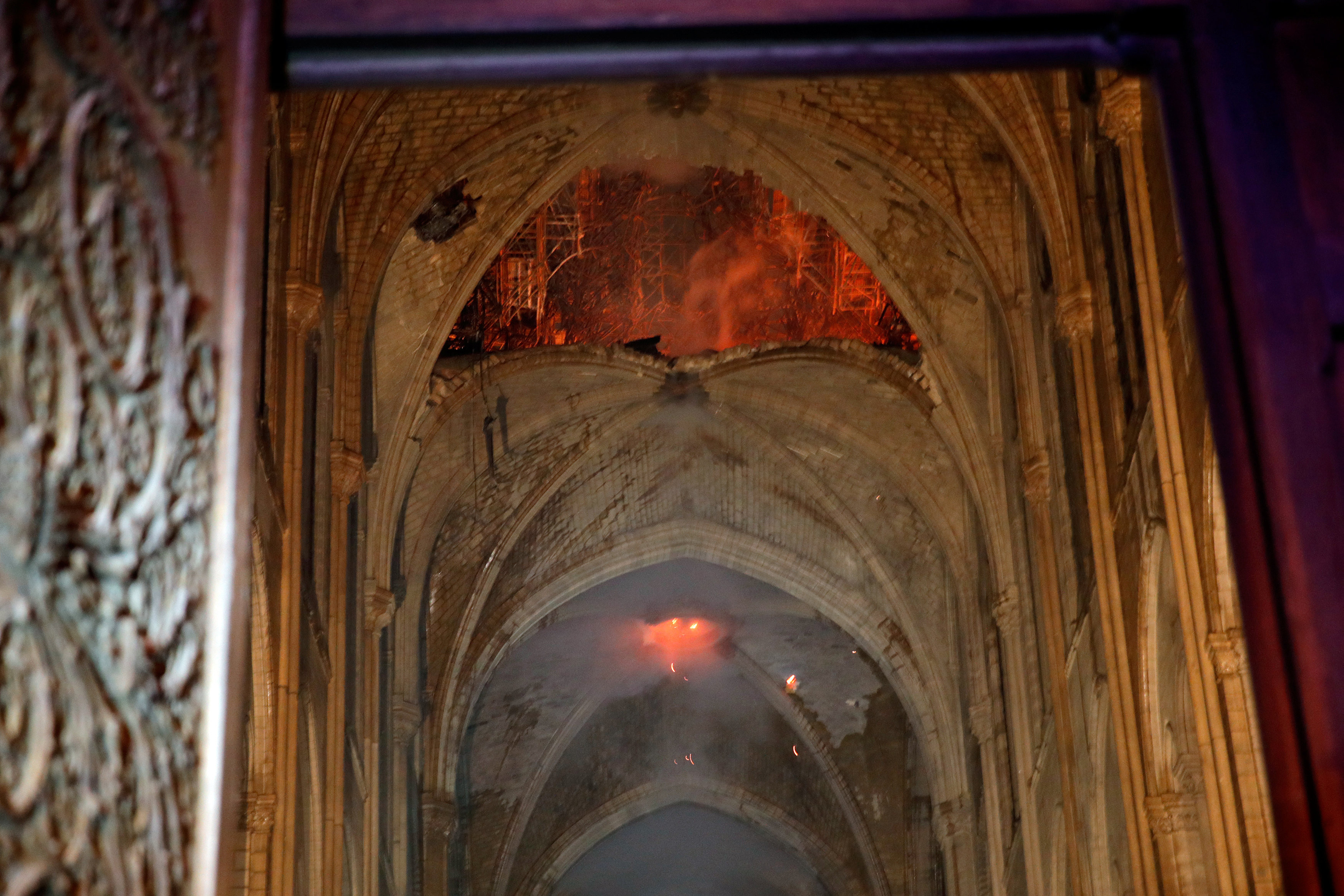 ▲法國巴黎聖母院（Cathédrale Notre-Dame de Paris）內部畫面曝光。（圖／路透社）