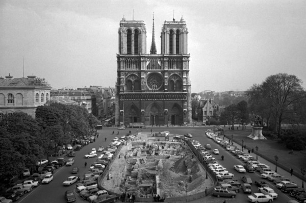 ▲▼1967年的巴黎聖母院。（圖／達志影像／美聯社）