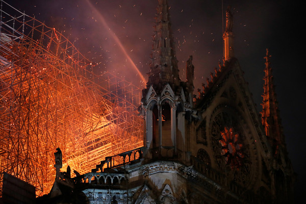 ▲▼巴黎聖母院失火。（圖／路透）