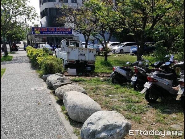 ▲▼台東火車站週邊違規停車的亂象，長久以來是旅客詬病的話題。（圖／台東縣政府提供，下同）