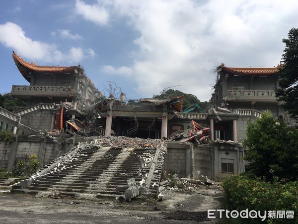 ▲大違建共產廟法拍，由原碧雲禪寺比丘尼以1612萬得標。（圖／記者唐詠絮翻攝）