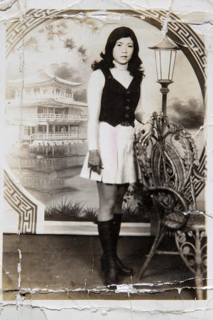  蘇綉雲20歲時，到相館拍的沙龍照。（蘇綉雲提供）
