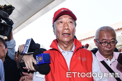 郭台铭出来韩国瑜被边缘? 王丹:民进党躺著赢