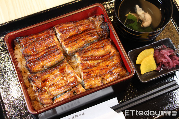 ▲江戶川鰻魚飯店4/17開幕　當天前300份鰻重半價、結帳再送買1送1券。（圖／記者黃士原攝）